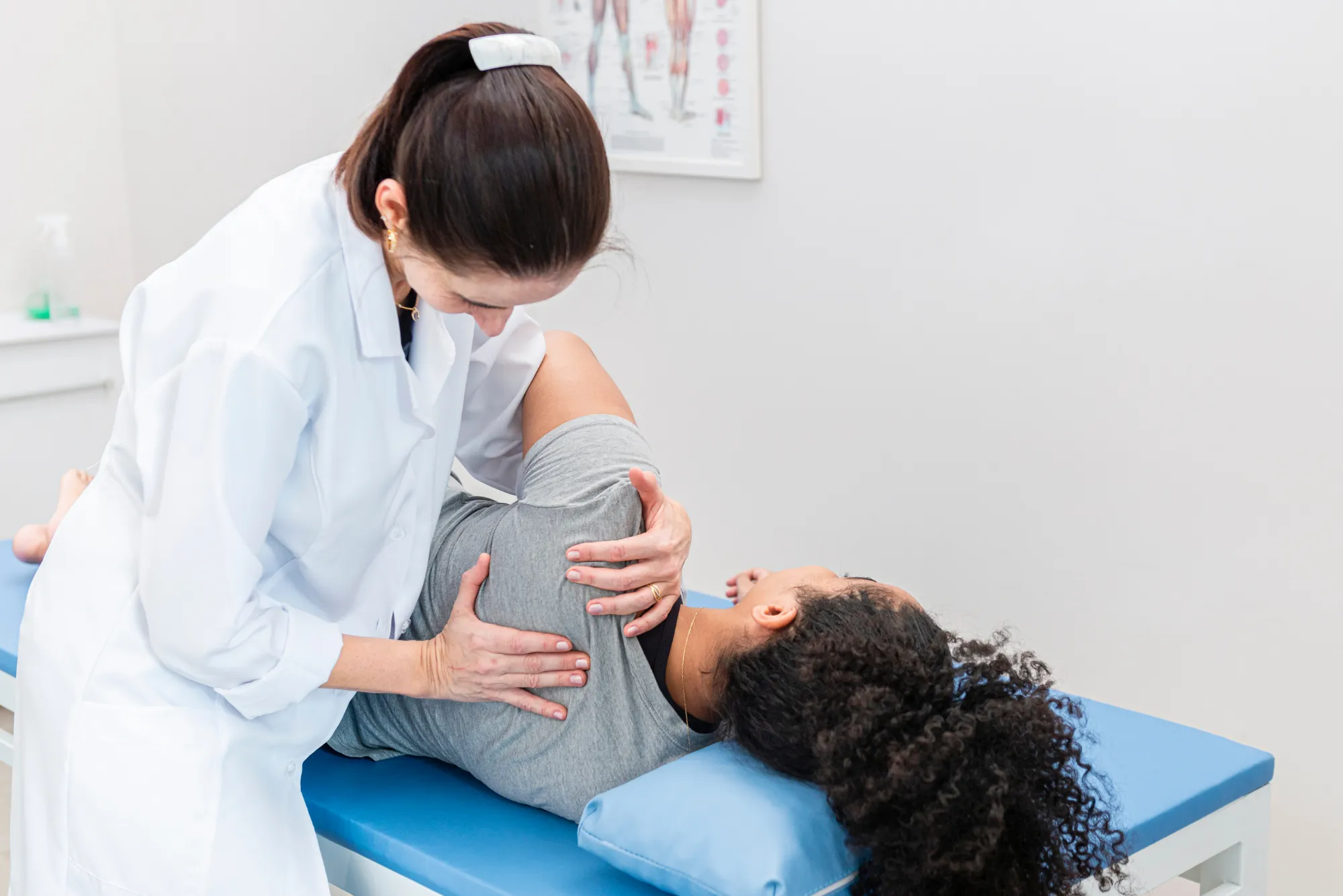 Fisioterapia para volver a nadar después de cirugía de hombro
